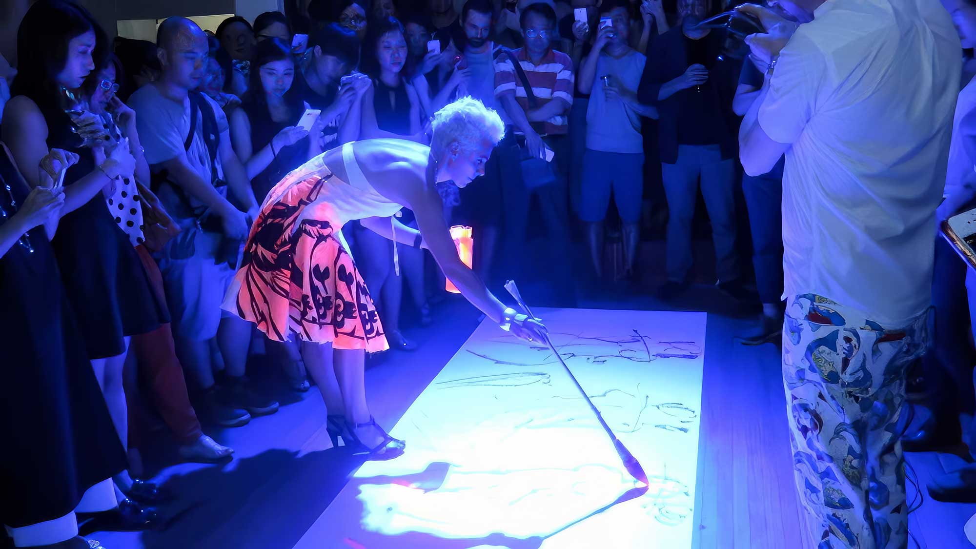 Neon Bodies – Live Performance